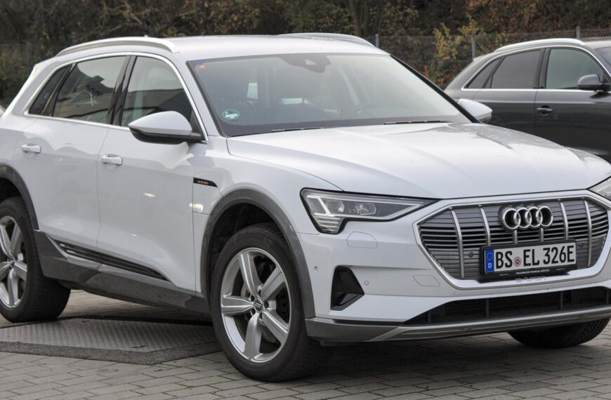 Audi e-tron – dane techniczne – zasięg, ładowanie, cena.