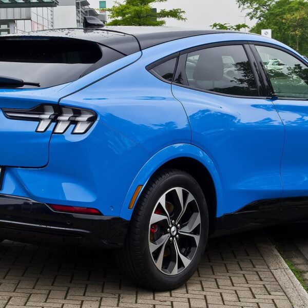 Ford Mustang Mach-E – dane techniczne – zasięg, moc, cena.