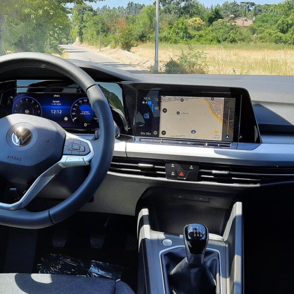 Volkswagen Golf vs Honda Civic – dane techniczne – przyspieszenie, osiągi, cena.