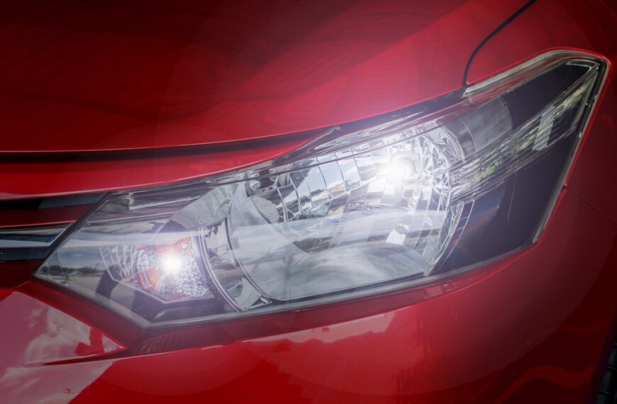 Najnowsze technologie w oświetleniu samochodowym: LED, laser i matrix.