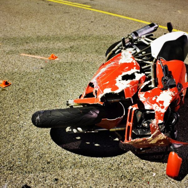 Jakie są najczęstsze błędy popełniane przez kierowców motocykli i jak ich unikać?