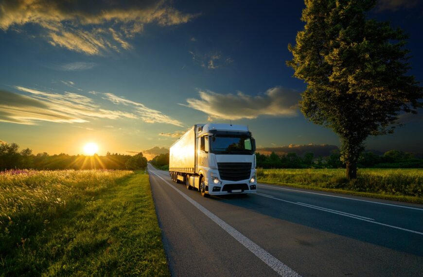 Technologie hybrydowe w ciężarówkach: przyszłość transportu towarowego.