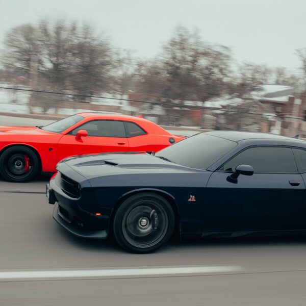 Historia wyścigów samochodowych: od pierwszych rajdów po współczesne Grand Prix.