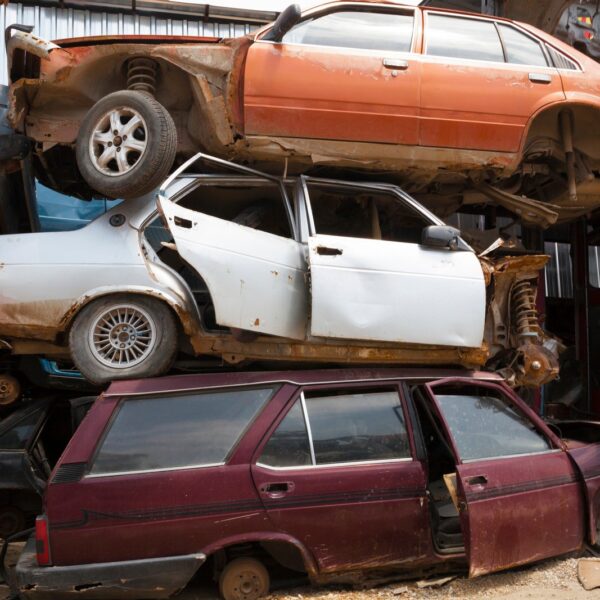 Klasyczne samochody z lat 80. i 90.: które modele zyskują na wartości?