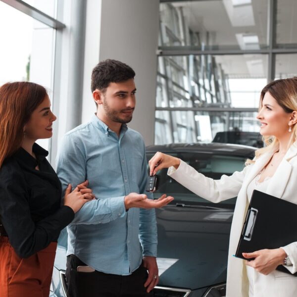 Poradnik dla nowych właścicieli: jak przygotować się do pierwszego zakupu auta elektrycznego.