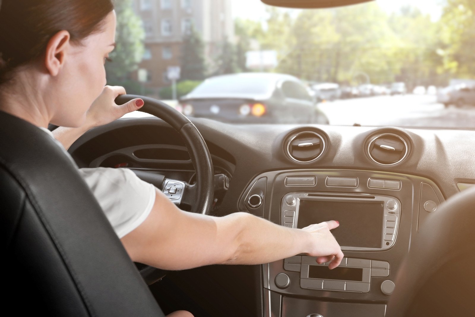 Jak sztuczna inteligencja wpływa na rozwój systemów infotainment w samochodach?