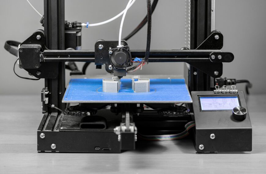 Przegląd zastosowań druku 3D w branży motoryzacyjnej: od prototypów do części zamiennych.