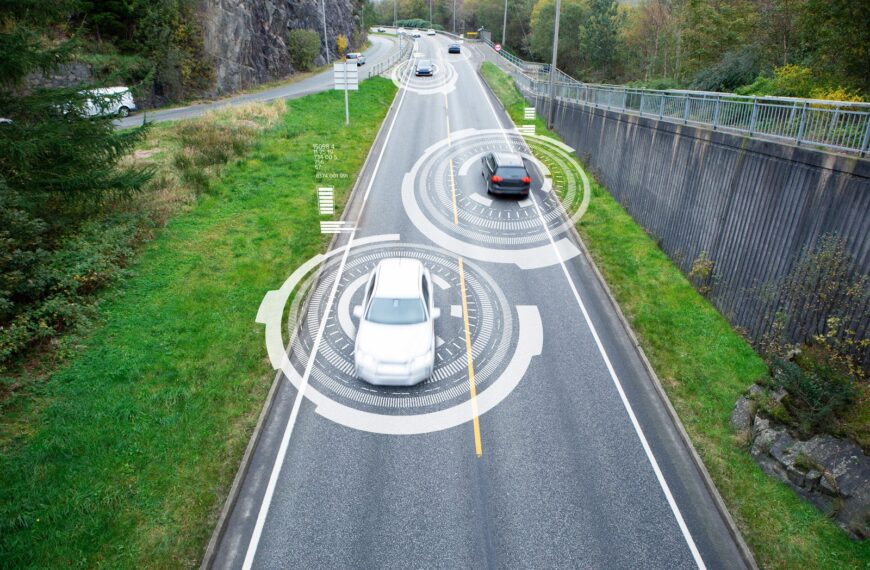 Jak technologia V2X (Vehicle-to-Everything) rewolucjonizuje komunikację na drogach?