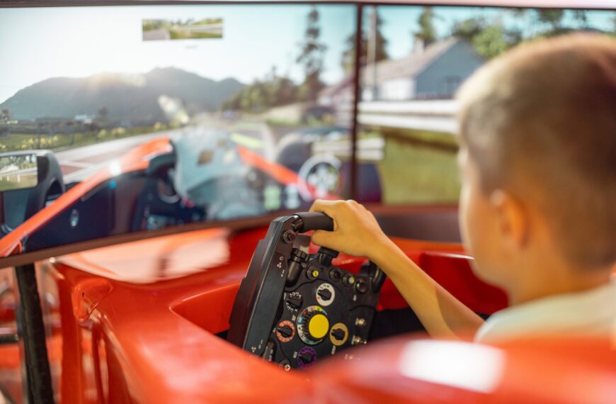 Rola symulatorów jazdy w szkoleniu kierowców: przyszłość edukacji w motoryzacji.